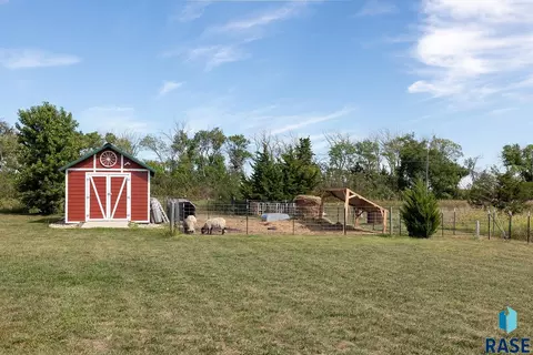 Exterior - 24104 435th Ave, Canova, SD 57321 photo 4 of 5