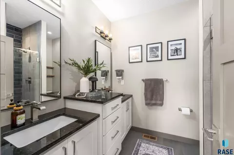Bath - 6708 E Dugout Ln, Sioux Falls, SD 57110 photo 1 of 5