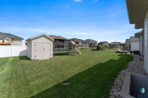 Exterior - 6708 E Dugout Ln, Sioux Falls, SD 57110 photo 3 of 4