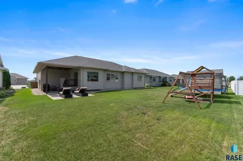 Exterior - 6708 E Dugout Ln, Sioux Falls, SD 57110 photo 2 of 4