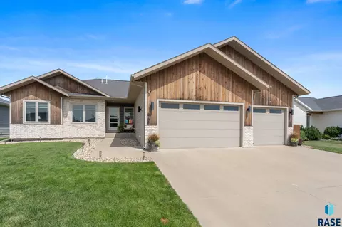 Exterior - 6708 E Dugout Ln, Sioux Falls, SD 57110 photo 4 of 4