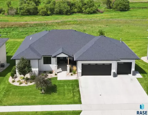 5503 W Colonial Ct, Sioux Falls, SD 57107