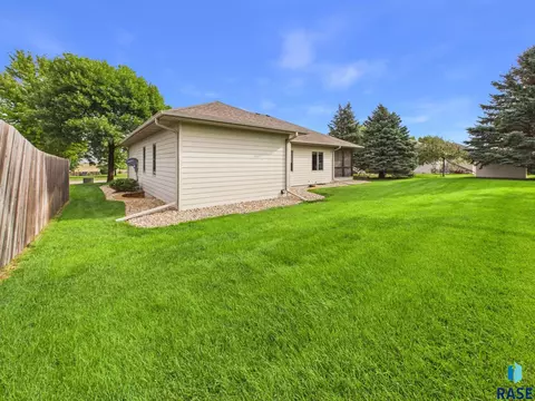 Exterior - 815 S Park Lane St, Canton, SD 57013 photo 3 of 3