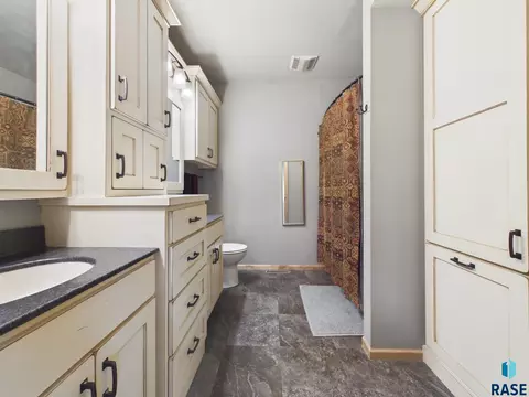 Bath - 815 S Park Lane St, Canton, SD 57013 photo 1 of 4
