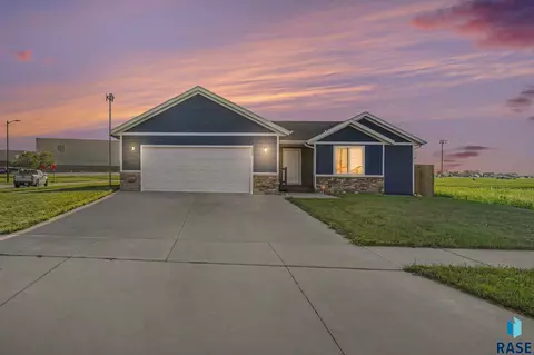 303 Plainside Ave, Harrisburg, SD 57032