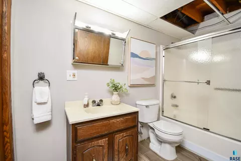 Bath - 3305 E 33rd St, Sioux Falls, SD 57103 photo 4 of 4
