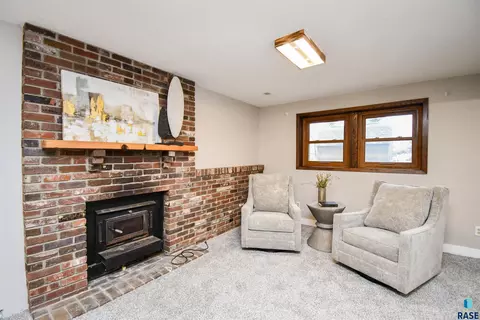 Living - 3305 E 33rd St, Sioux Falls, SD 57103 photo 11 of 11