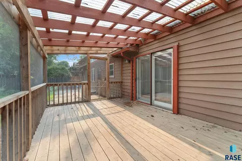 Exterior - 3305 E 33rd St, Sioux Falls, SD 57103 photo 6 of 18