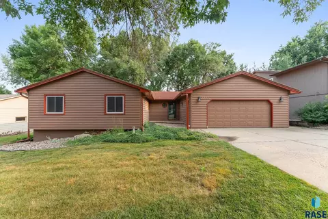 Exterior - 3305 E 33rd St, Sioux Falls, SD 57103 photo 18 of 18