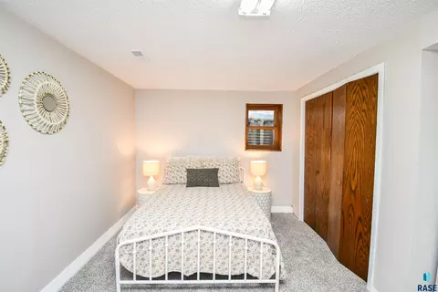 Bedroom - 3305 E 33rd St, Sioux Falls, SD 57103 photo 11 of 17