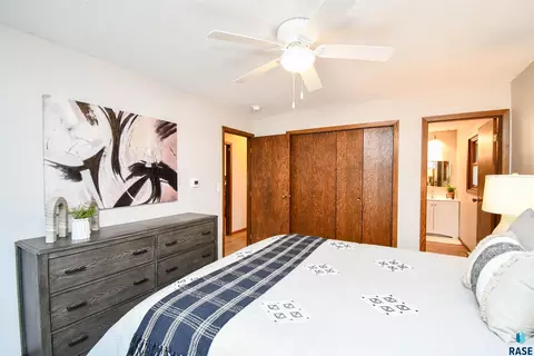 Bedroom - 3305 E 33rd St, Sioux Falls, SD 57103 photo 6 of 17