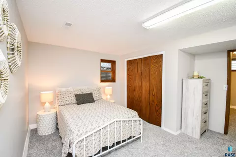 Bedroom - 3305 E 33rd St, Sioux Falls, SD 57103 photo 10 of 17