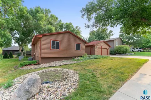 Exterior - 3305 E 33rd St, Sioux Falls, SD 57103 photo 3 of 18