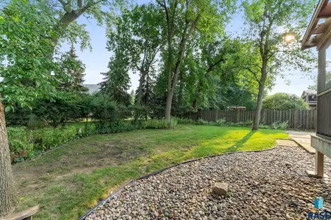 Exterior - 3305 E 33rd St, Sioux Falls, SD 57103 photo 14 of 18