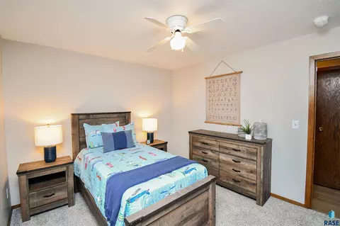 Bedroom - 3305 E 33rd St, Sioux Falls, SD 57103 photo 16 of 17
