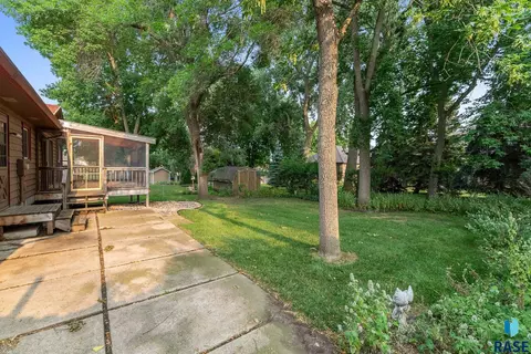 Exterior - 3305 E 33rd St, Sioux Falls, SD 57103 photo 7 of 18