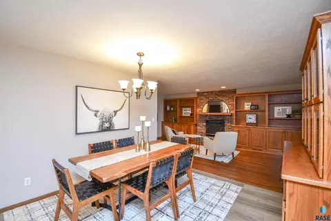 Dining - 3305 E 33rd St, Sioux Falls, SD 57103 photo 3 of 3