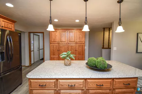 Kitchen - 3305 E 33rd St, Sioux Falls, SD 57103 photo 9 of 10