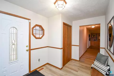 Entry Way - 3305 E 33rd St, Sioux Falls, SD 57103 photo 1 of 2