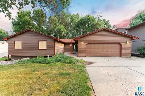 Exterior - 3305 E 33rd St, Sioux Falls, SD 57103 photo 16 of 18