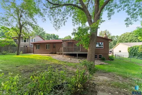 Exterior - 3305 E 33rd St, Sioux Falls, SD 57103 photo 15 of 18