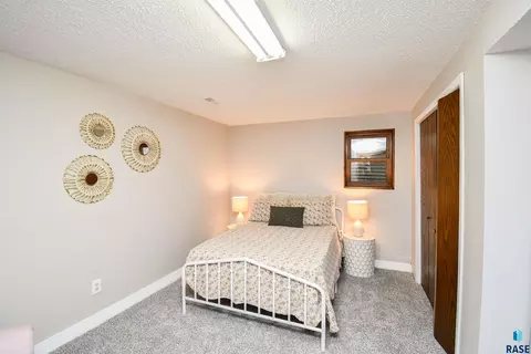 Bedroom - 3305 E 33rd St, Sioux Falls, SD 57103 photo 12 of 17