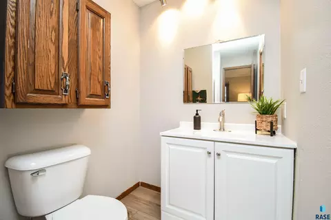 Bath - 3305 E 33rd St, Sioux Falls, SD 57103 photo 2 of 4