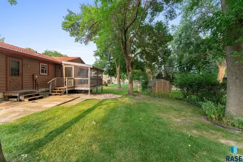 Exterior - 3305 E 33rd St, Sioux Falls, SD 57103 photo 9 of 18
