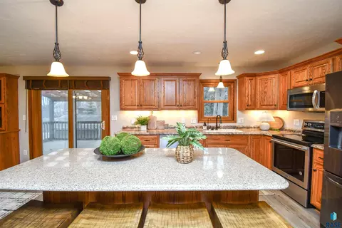 Kitchen - 3305 E 33rd St, Sioux Falls, SD 57103 photo 3 of 10
