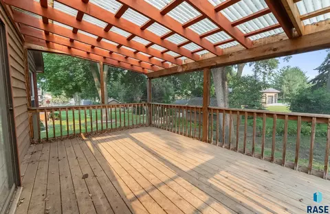 Exterior - 3305 E 33rd St, Sioux Falls, SD 57103 photo 5 of 18