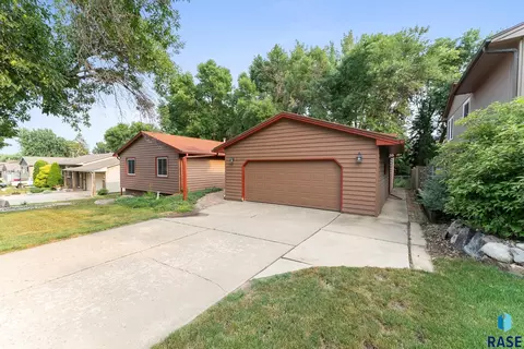 Exterior - 3305 E 33rd St, Sioux Falls, SD 57103 photo 2 of 18