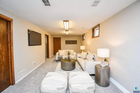 Living - 3305 E 33rd St, Sioux Falls, SD 57103 photo 10 of 11