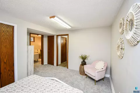 Bedroom - 3305 E 33rd St, Sioux Falls, SD 57103 photo 9 of 17