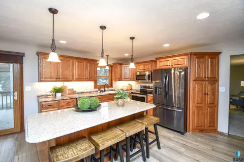 Kitchen - 3305 E 33rd St, Sioux Falls, SD 57103 photo 4 of 10