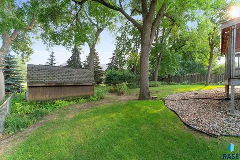 Exterior - 3305 E 33rd St, Sioux Falls, SD 57103 photo 12 of 18