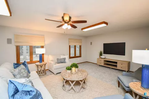 Living - 3305 E 33rd St, Sioux Falls, SD 57103 photo 4 of 11