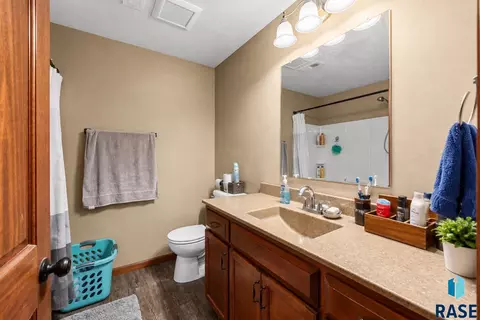 Bath - 528 Prairie Ave, Baltic, SD 57003 photo 1 of 1
