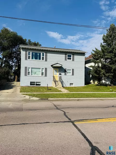 1012 W 8th St E, Sioux Falls, SD 57104