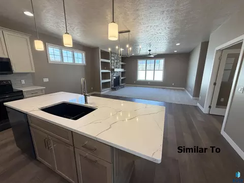Kitchen - 7001 E Copper Stone Cir, Sioux Falls, SD 57110 photo 4 of 4