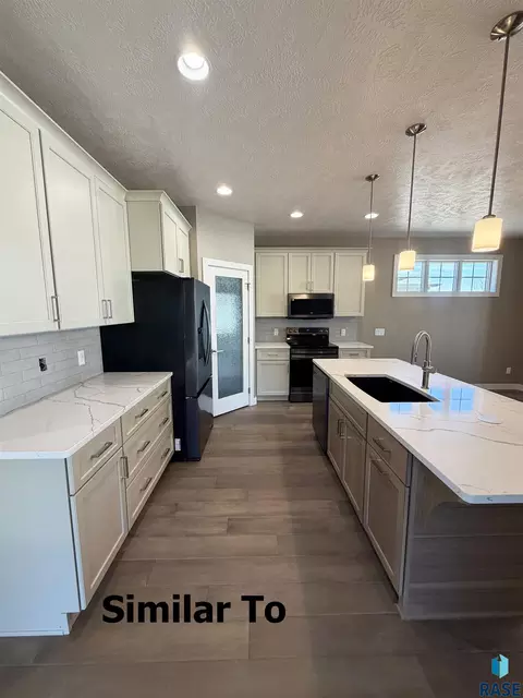 Kitchen - 7001 E Copper Stone Cir, Sioux Falls, SD 57110 photo 3 of 4
