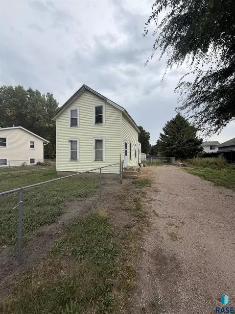3300 N 6th Ave, Sioux Falls, SD 57104