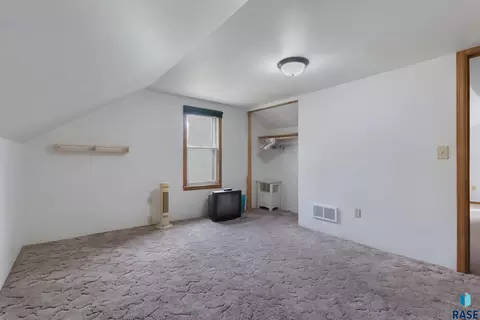 Bedroom - 200 E 5th St, Marion, SD 57043 photo 12 of 14