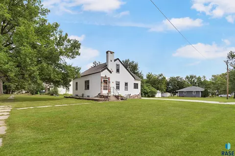 Exterior - 200 E 5th St, Marion, SD 57043 photo 4 of 5