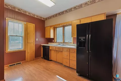 Kitchen - 200 E 5th St, Marion, SD 57043 photo 3 of 4