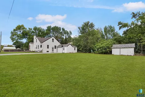 Exterior - 200 E 5th St, Marion, SD 57043 photo 2 of 5