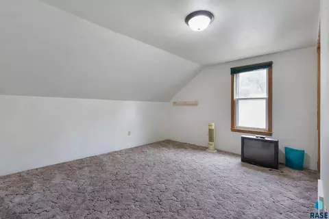 Bedroom - 200 E 5th St, Marion, SD 57043 photo 10 of 14