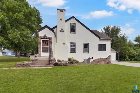 Exterior - 200 E 5th St, Marion, SD 57043 photo 3 of 5