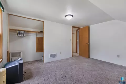 Bedroom - 200 E 5th St, Marion, SD 57043 photo 11 of 14