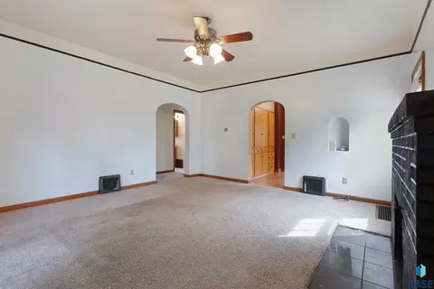 Living - 200 E 5th St, Marion, SD 57043 photo 3 of 4