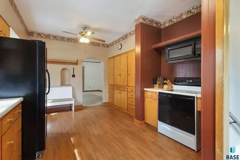 Kitchen - 200 E 5th St, Marion, SD 57043 photo 2 of 4